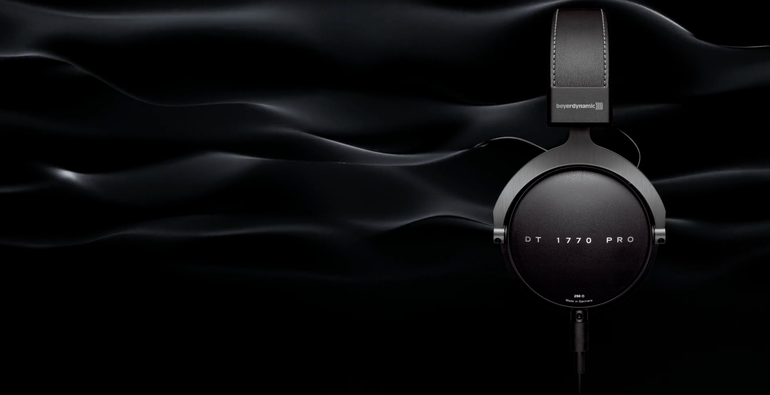 beyerdynamic DT 1770 PRO: The perfect studio headphones for mixing and  mastering