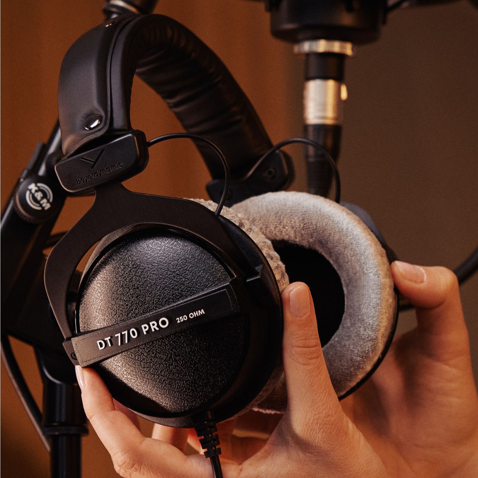 Beyerdynamic DT 770 top 80 Ohm Over-Ear Studio HeadPhones