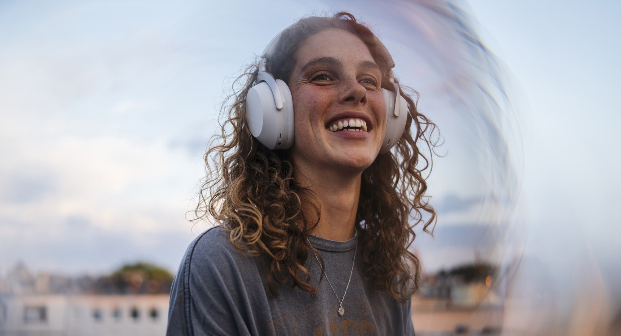 AVENTHO 300: Wireless over-ear headphones with ANC | beyerdynamic